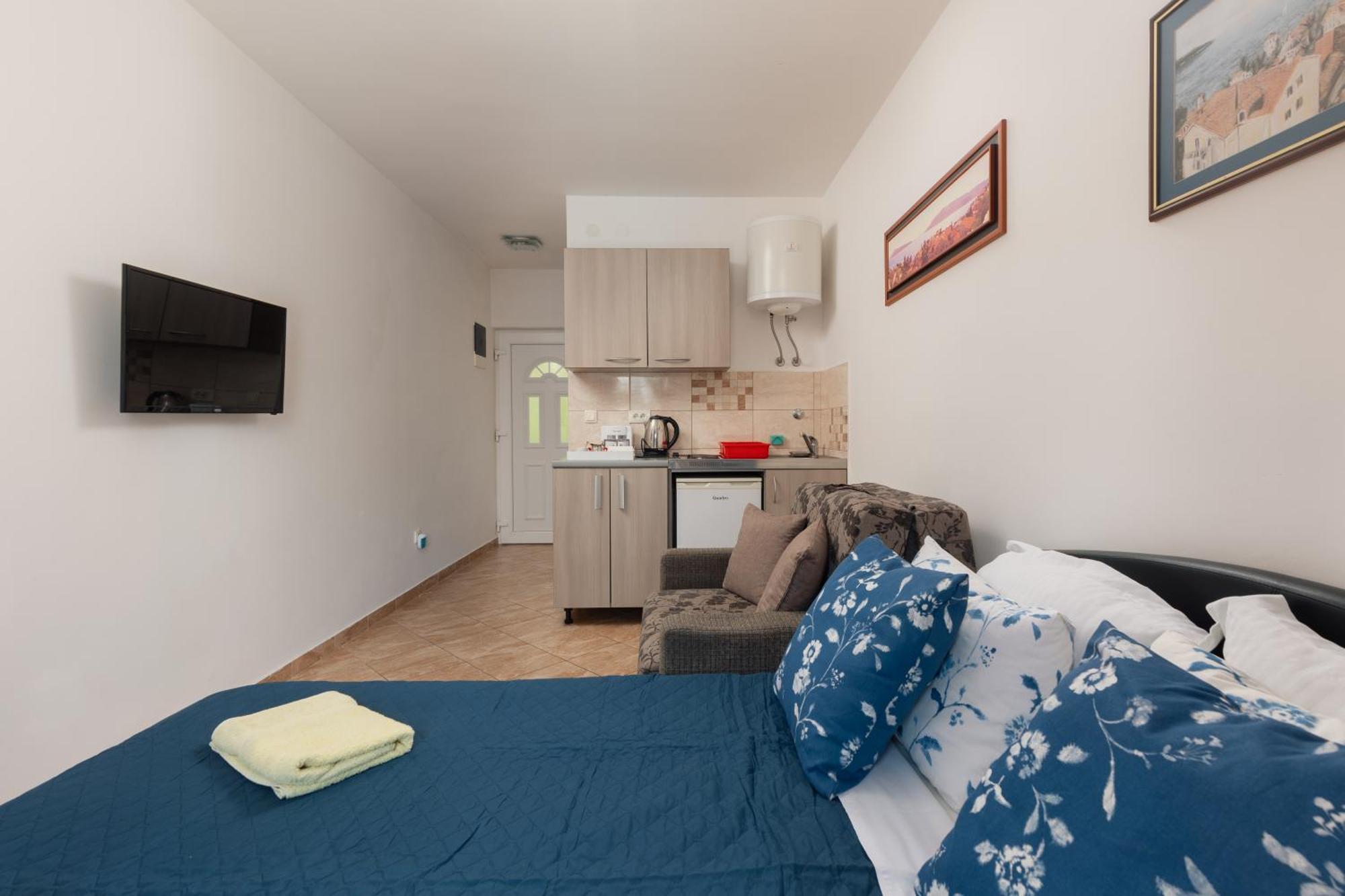 Villa Mia Apartments Bijela Exteriör bild